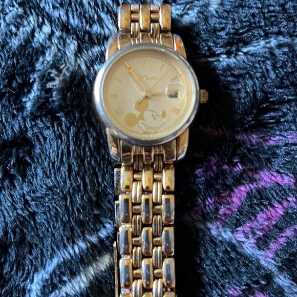 DISNEY MICKEY MOUSE WOMENS WATCH - Picture 1 of 12